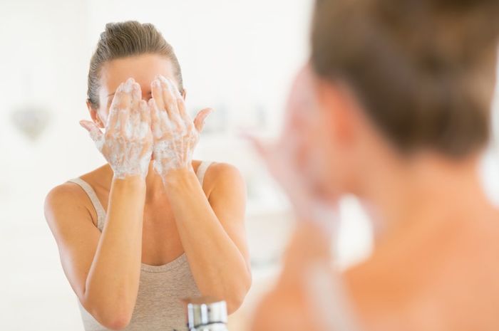  Jangan Lakukan 5 Kesalahan Ini Jika Tidak Mau Hasil Mencuci Mukamu Menjadi Sia-Sia!